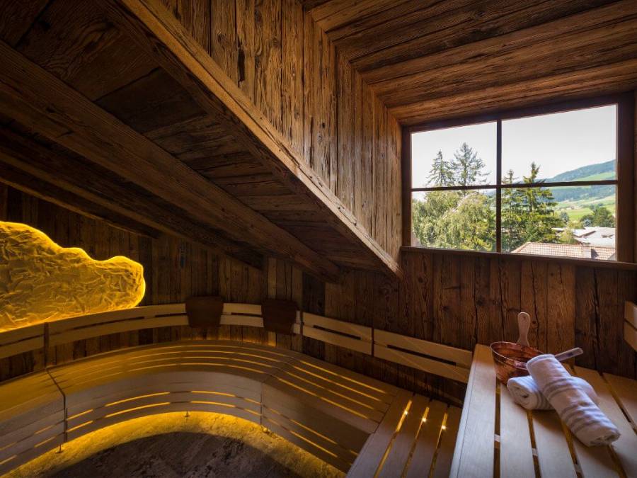 Holzsauna mit Blick auf Bäume und Wiesen - Kiebacher Wahlen