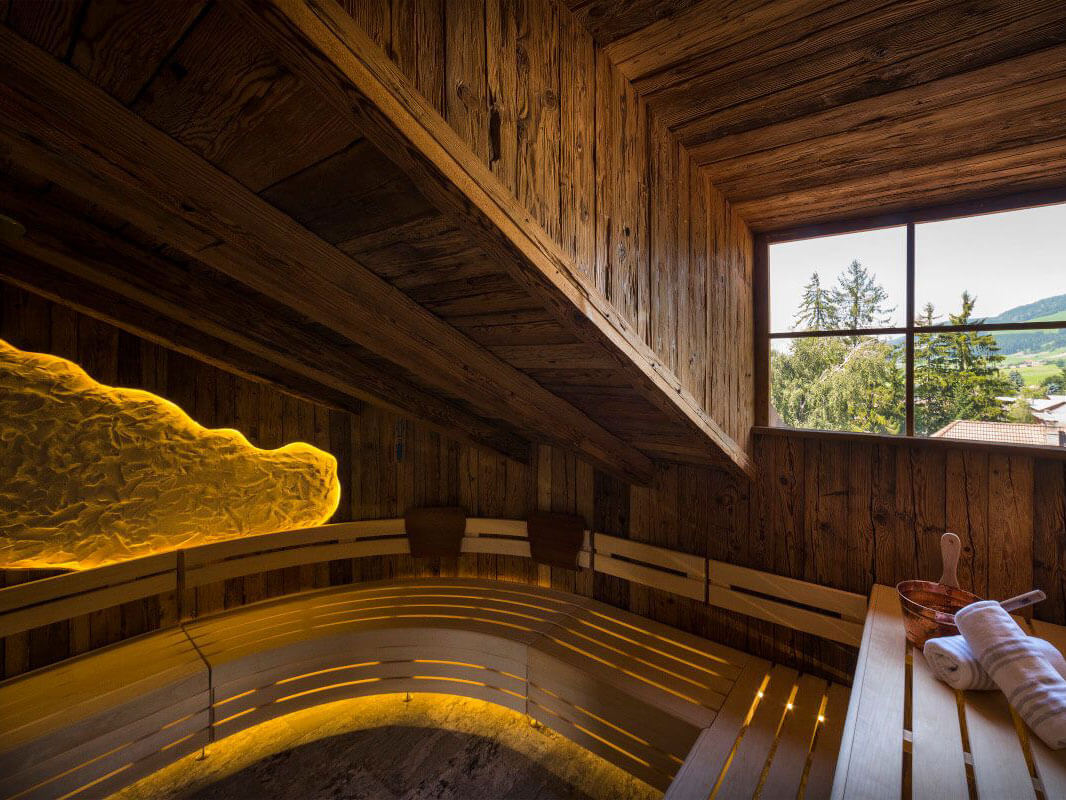 Sauna in legno con vista su alberi e prati - Kiebacher Wahlen