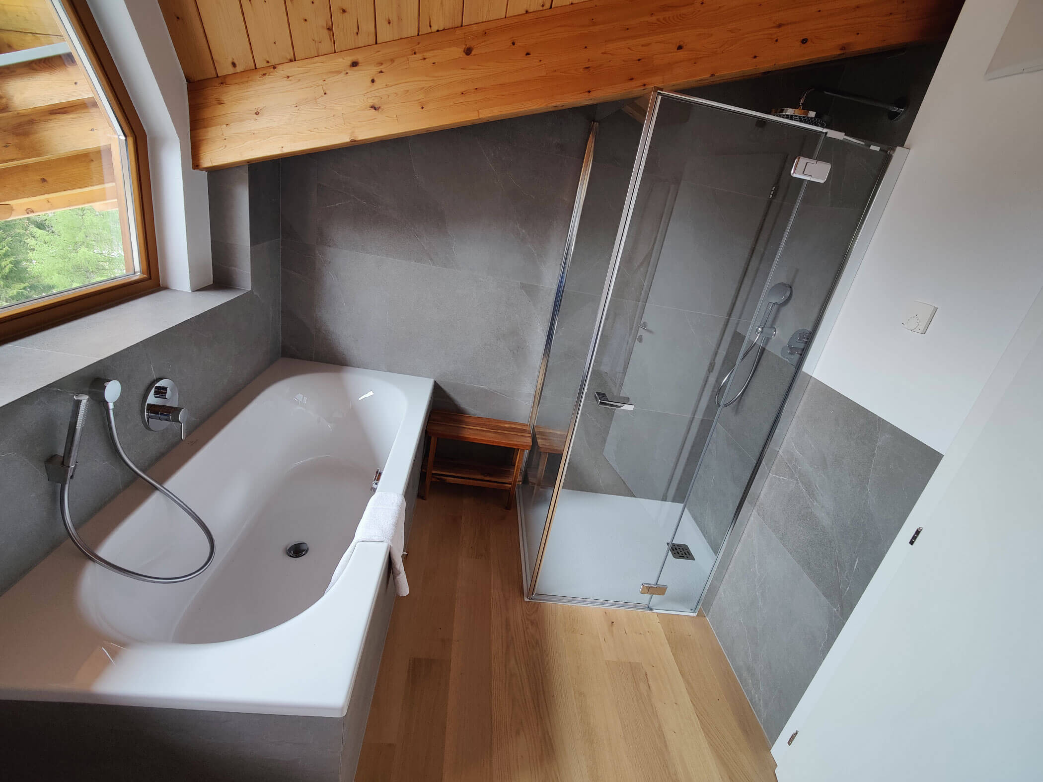 Bagno con vasca e doccia - Kiebacher Wahlen